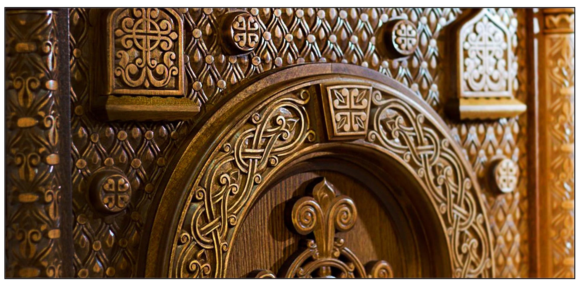 Облачение на жертвенник резное