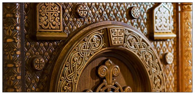 Облачение на жертвенник резное