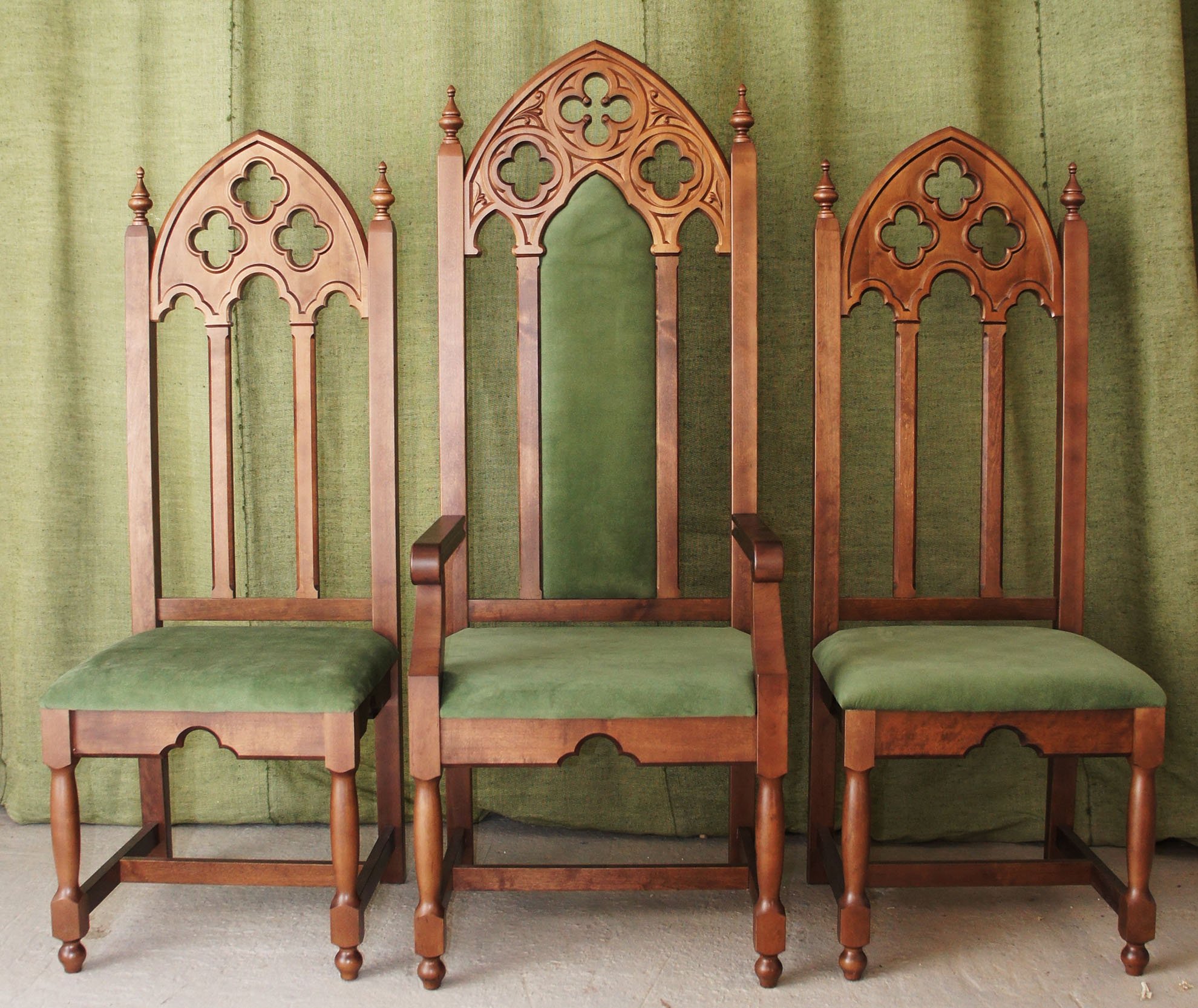 Стул с мягкой спинкой 12