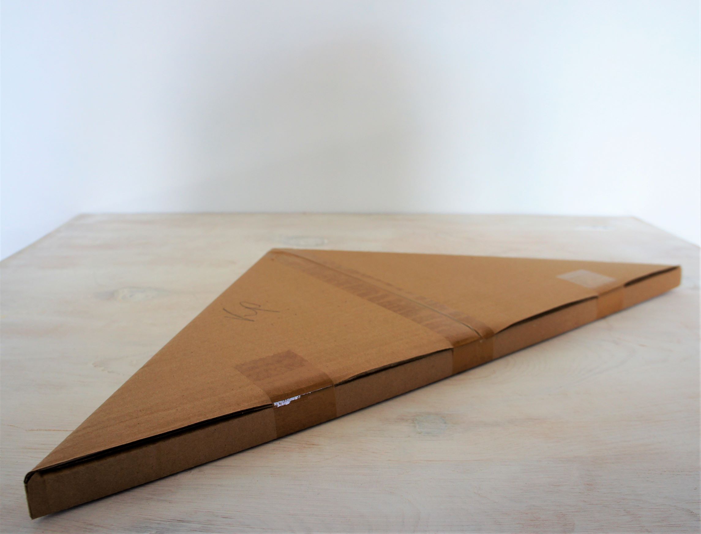 Полка угловая с резьбой