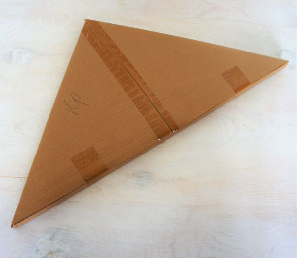 Полка угловая с резьбой