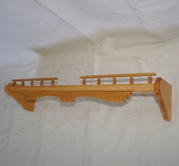 Полка прямая с резьбой (цвет - св. дерево)