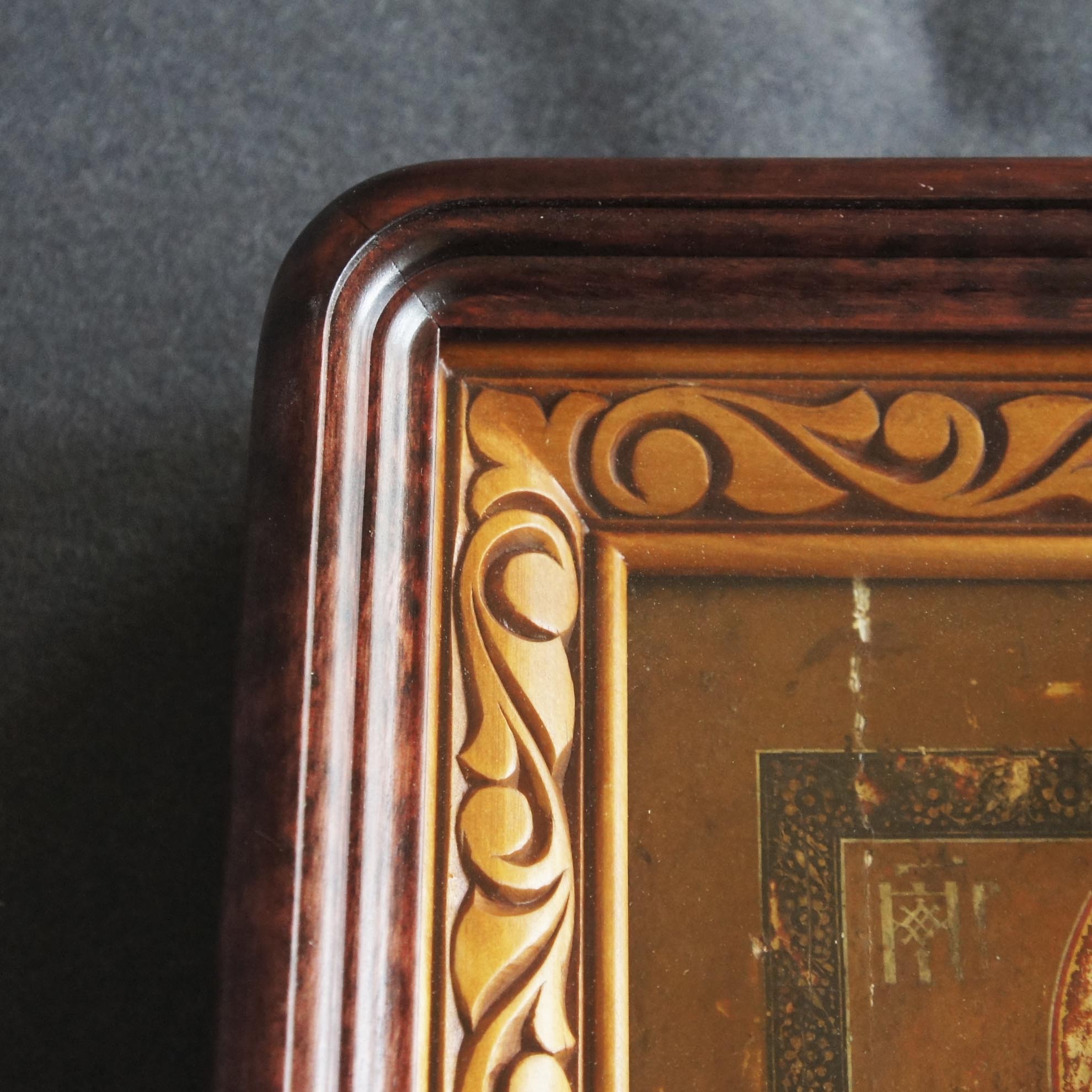 Киот под икону 21*27, с резьбой (цвет - красное дерево)