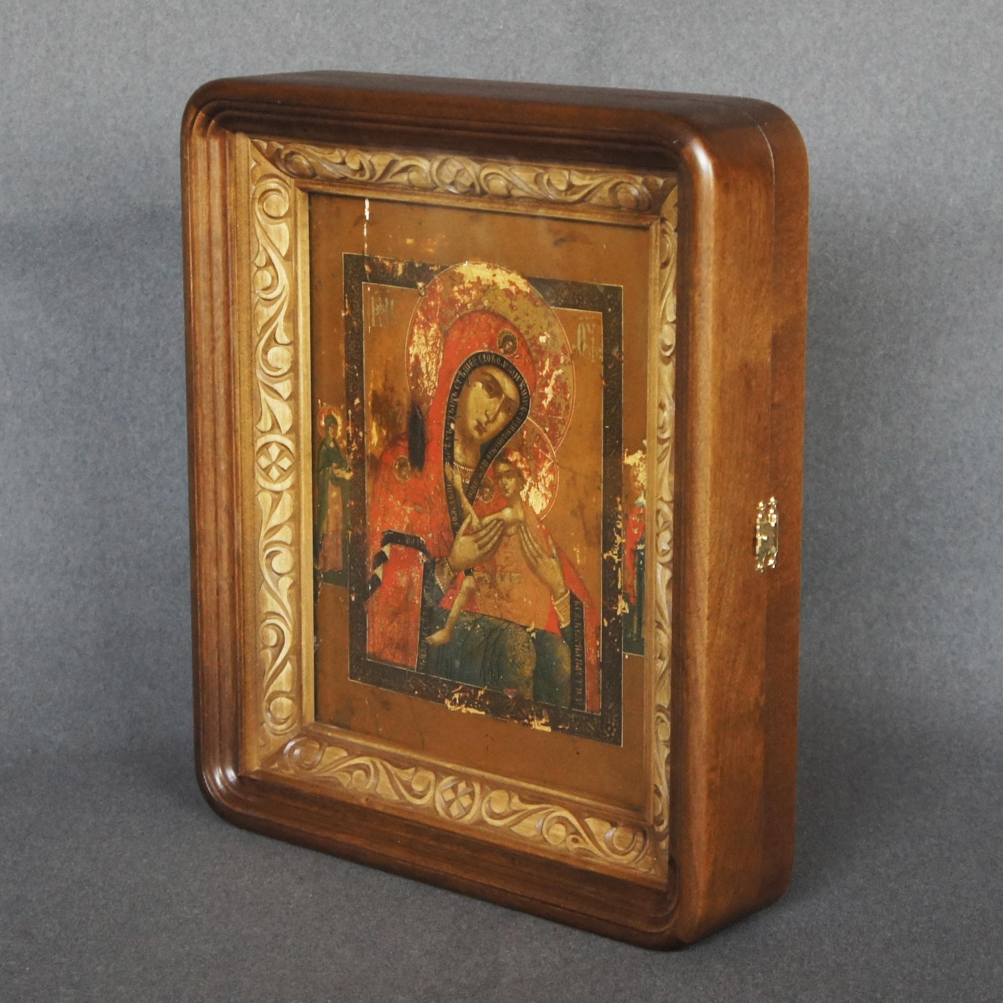 Киот под икону 21*27, с резьбой (цвет - красное дерево)