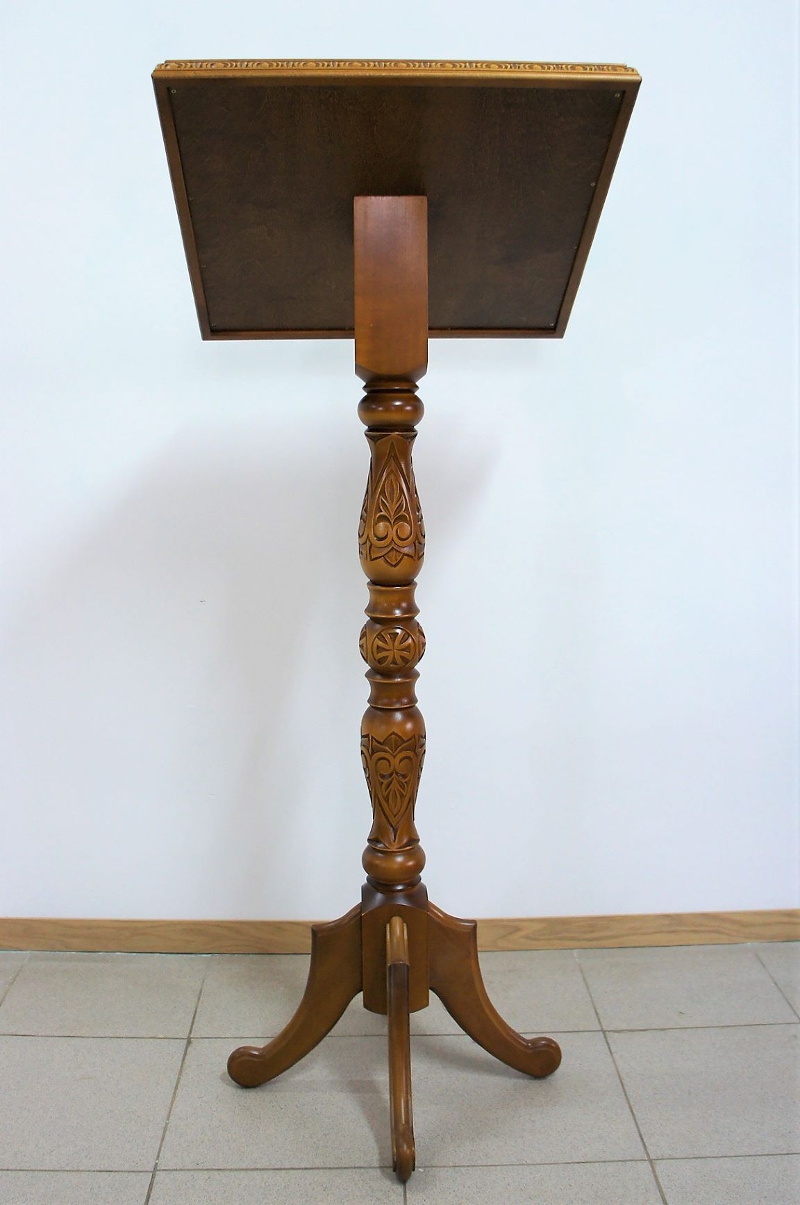 Аналой на одной ножке