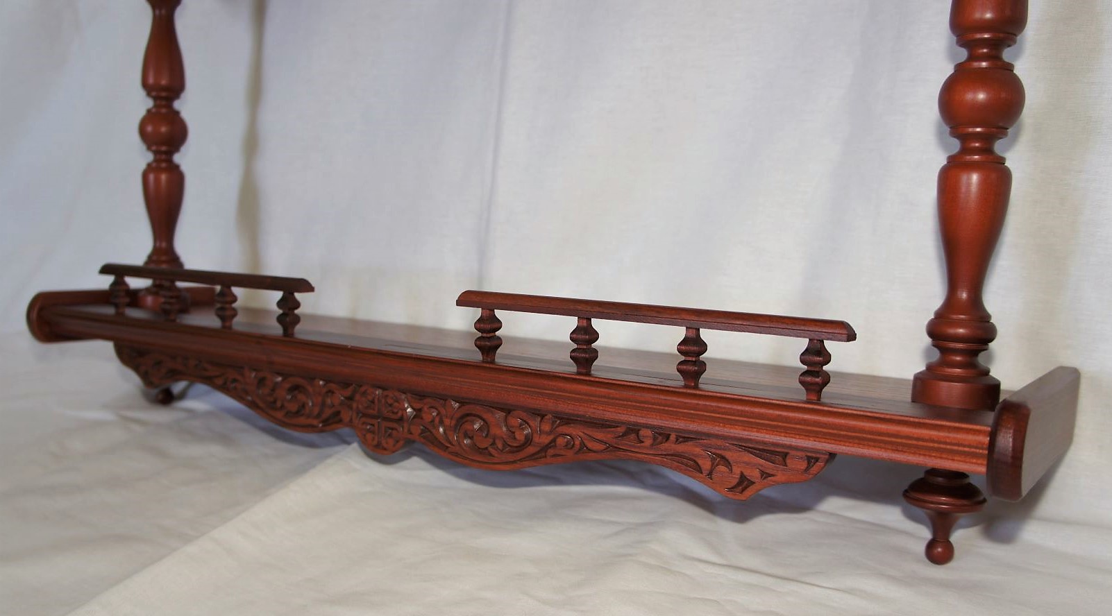 Полка прямая трехъярусная (цвет - кр. дерево)