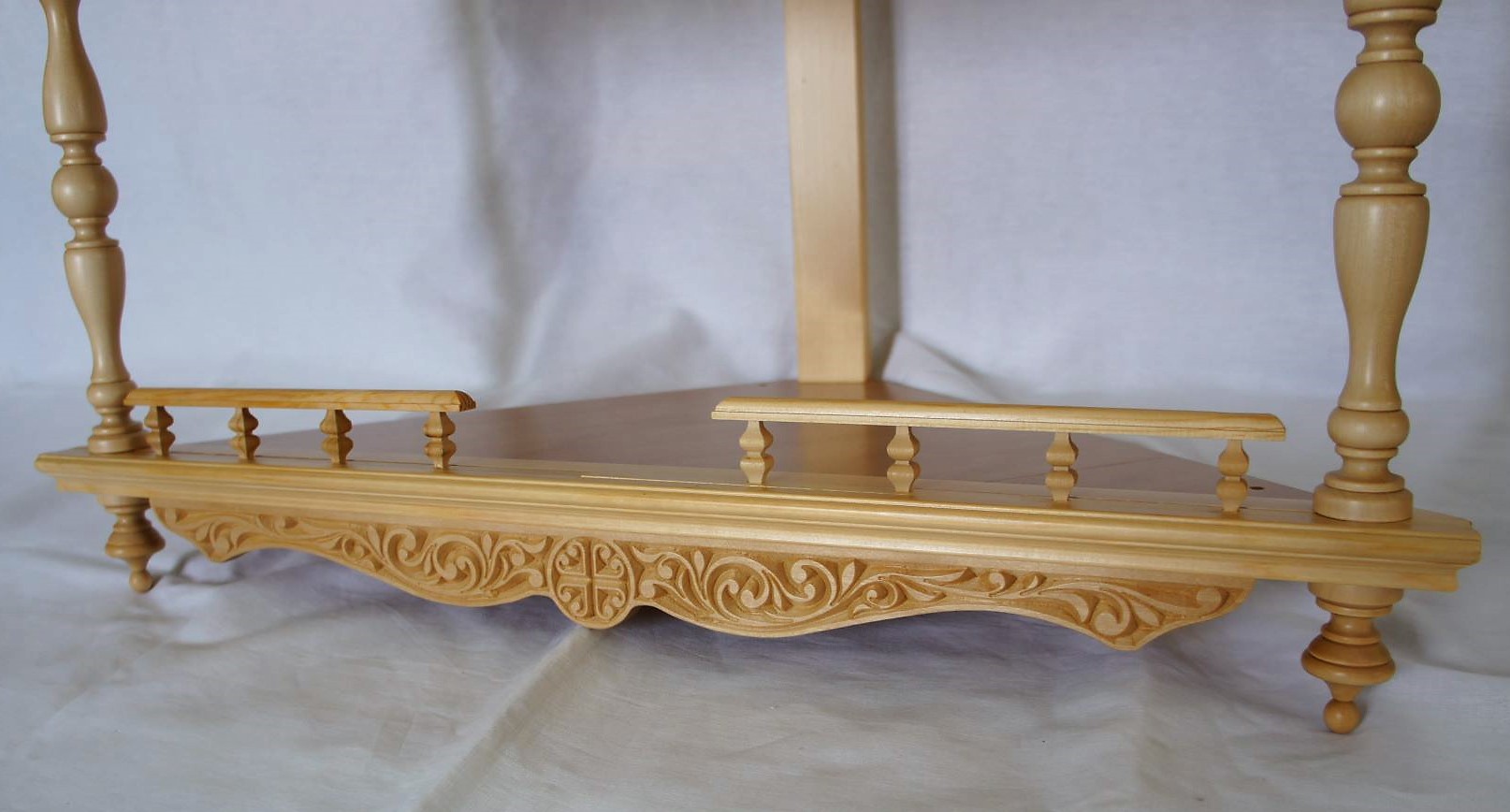 Полка угловая, трехъярусная (цвет - св. дерево)