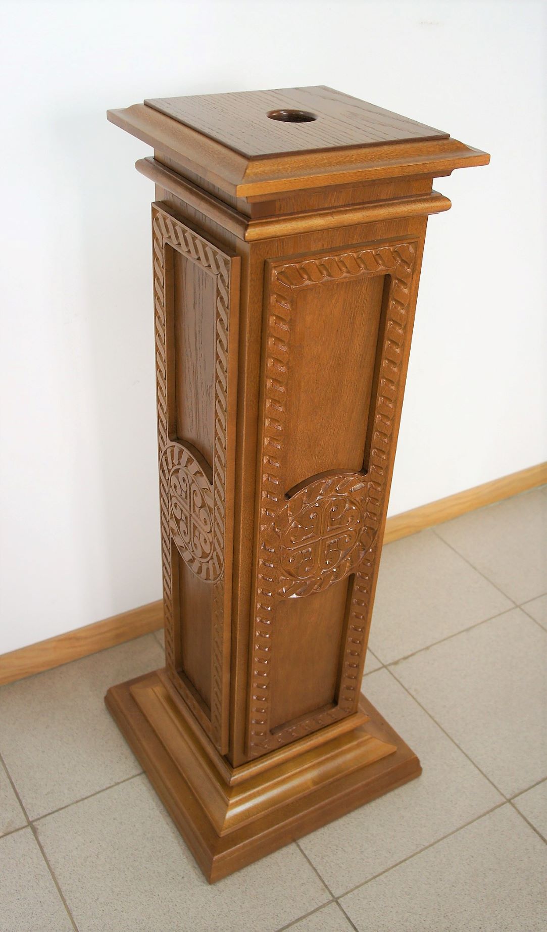 Подставка под хругвь, квадратная большая Подставка под хругвь, квадратная большая