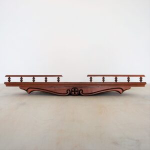 Полка угловая с резьбой