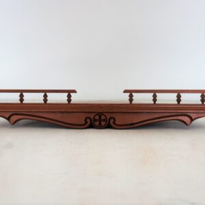 Полка угловая с резьбой