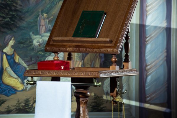 Аналой на одной ножке крестильный — изображение 12