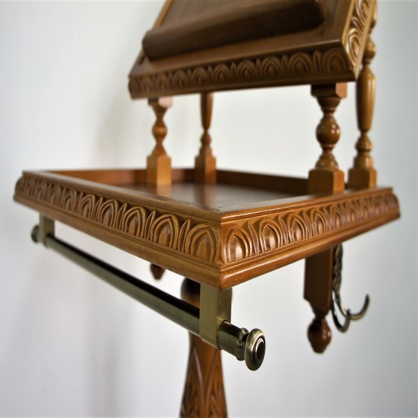 Аналой на одной ножке крестильный Аналой крестильный