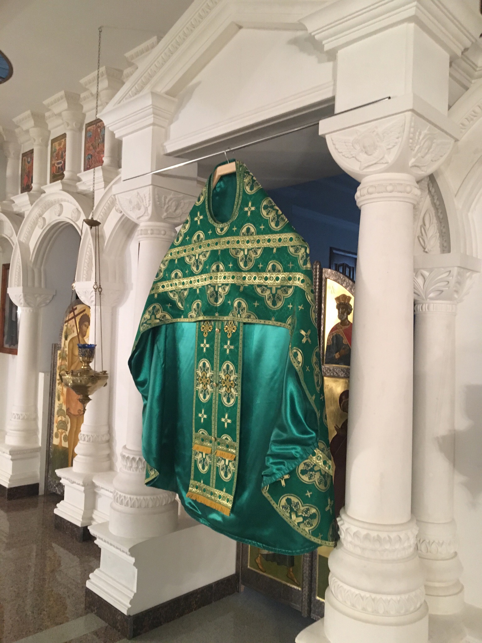 Вешалка для облачения