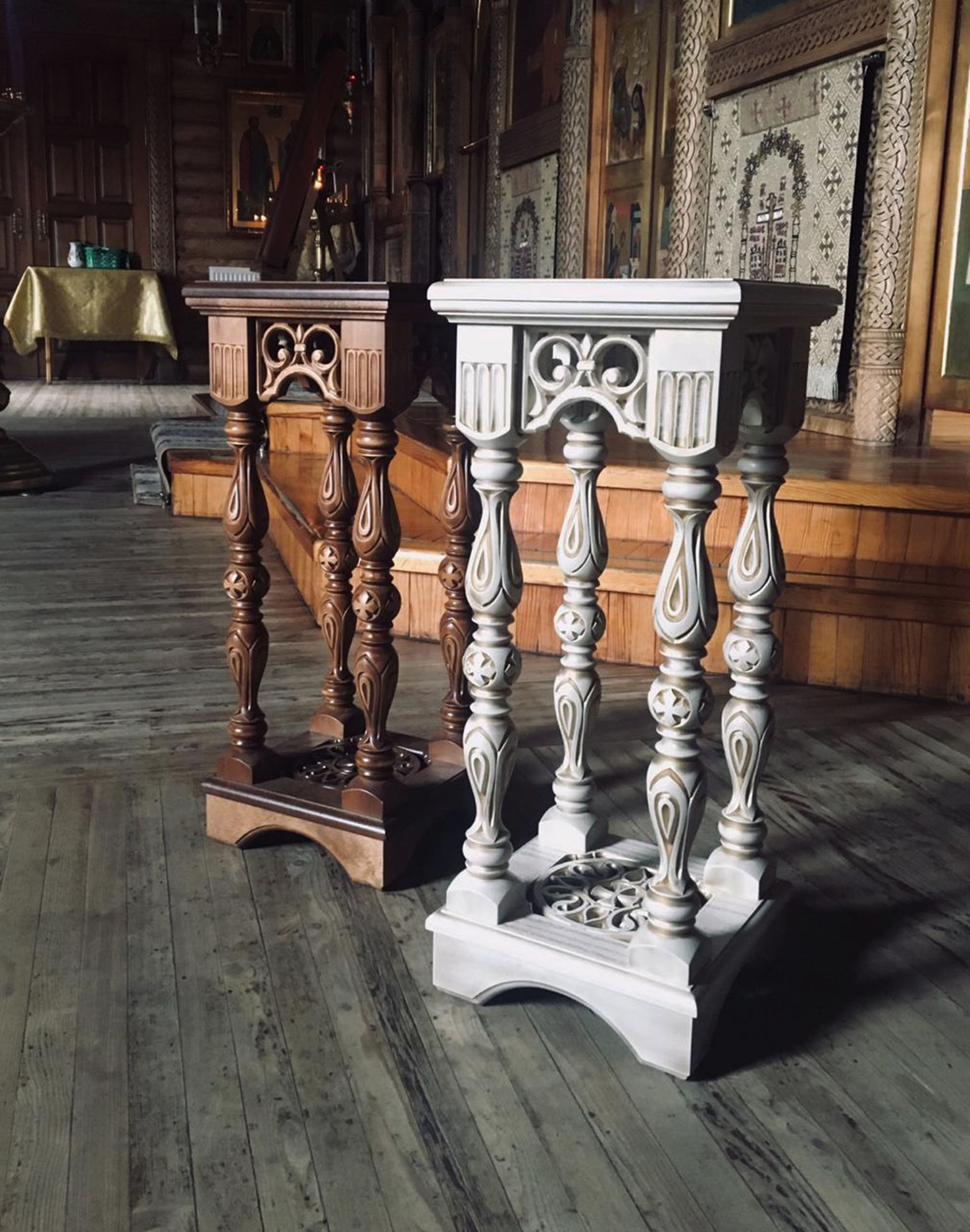 Подставка столик, малая (резная, цвет слоновая кость, патина)