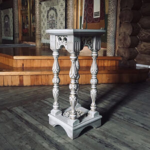 Подставка столик, малая (резная, цвет слоновая кость, патина)