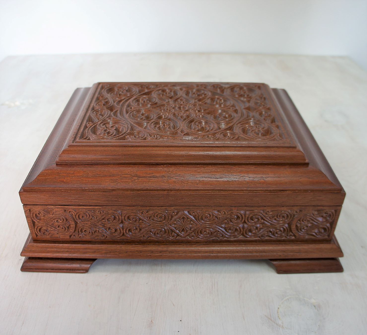 Мощевик дуб, резьба