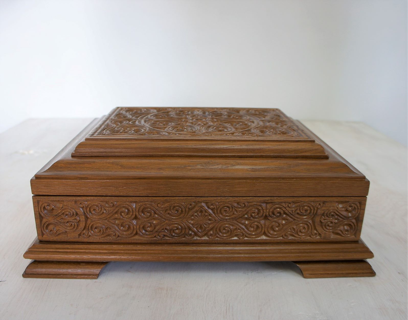 Мощевик дуб, резьба