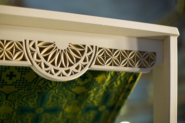 Аналой раскладной резной (белый, патина) — изображение 2