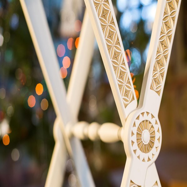 Аналой раскладной резной (белый, патина)