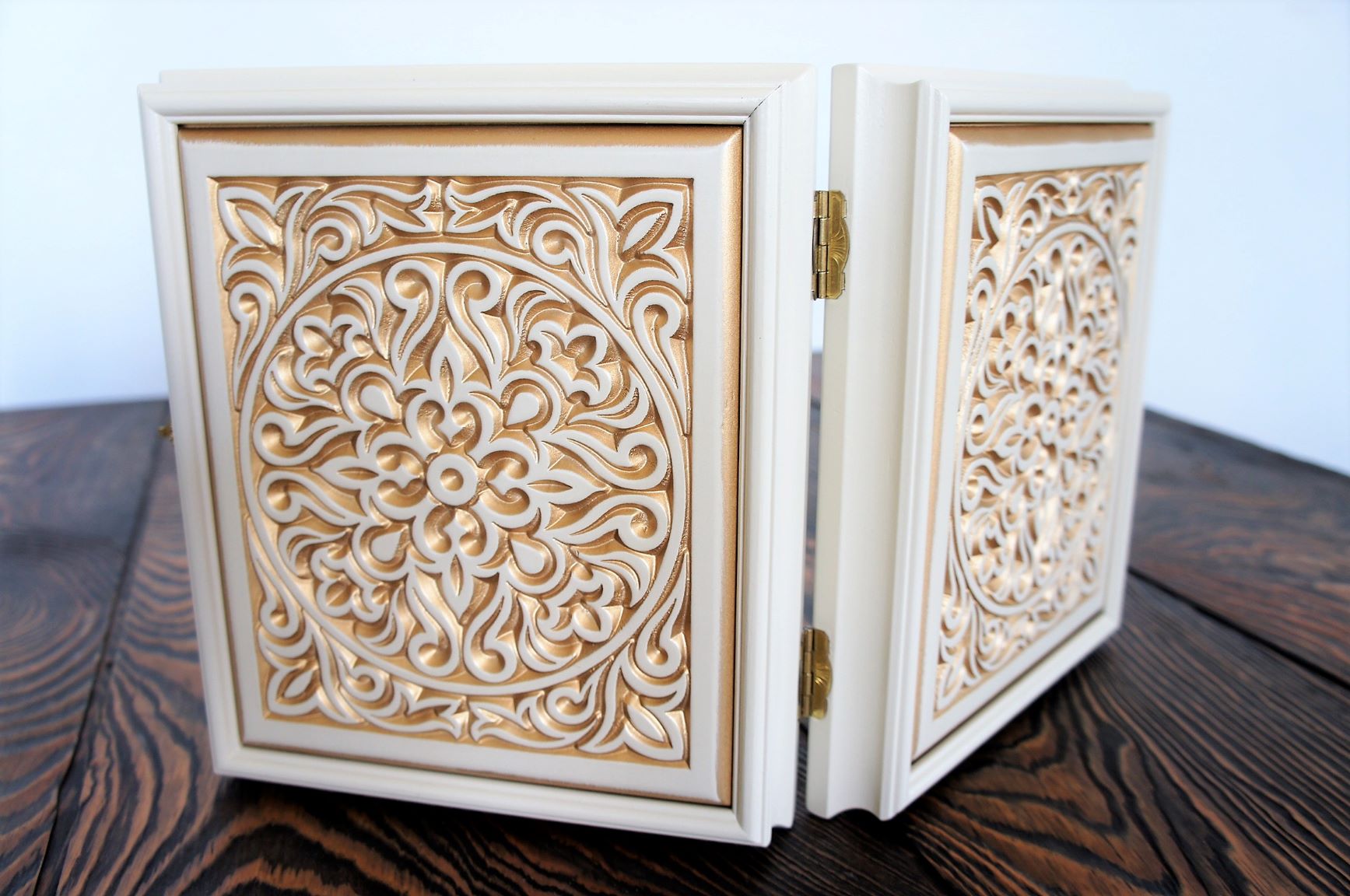 Складень деревянный 17х21 с резьбой (эмаль, патина)