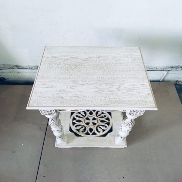 Столик литийный (резной, цвет слоновая кость, патина)