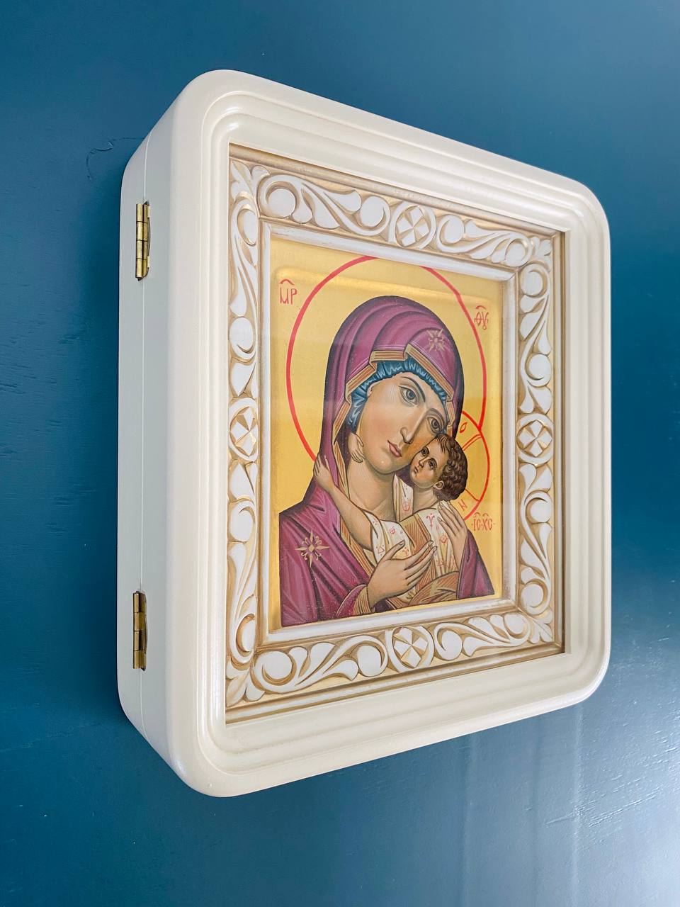 Киот под икону 15*18, с резьбой (белый, эмаль, патина)