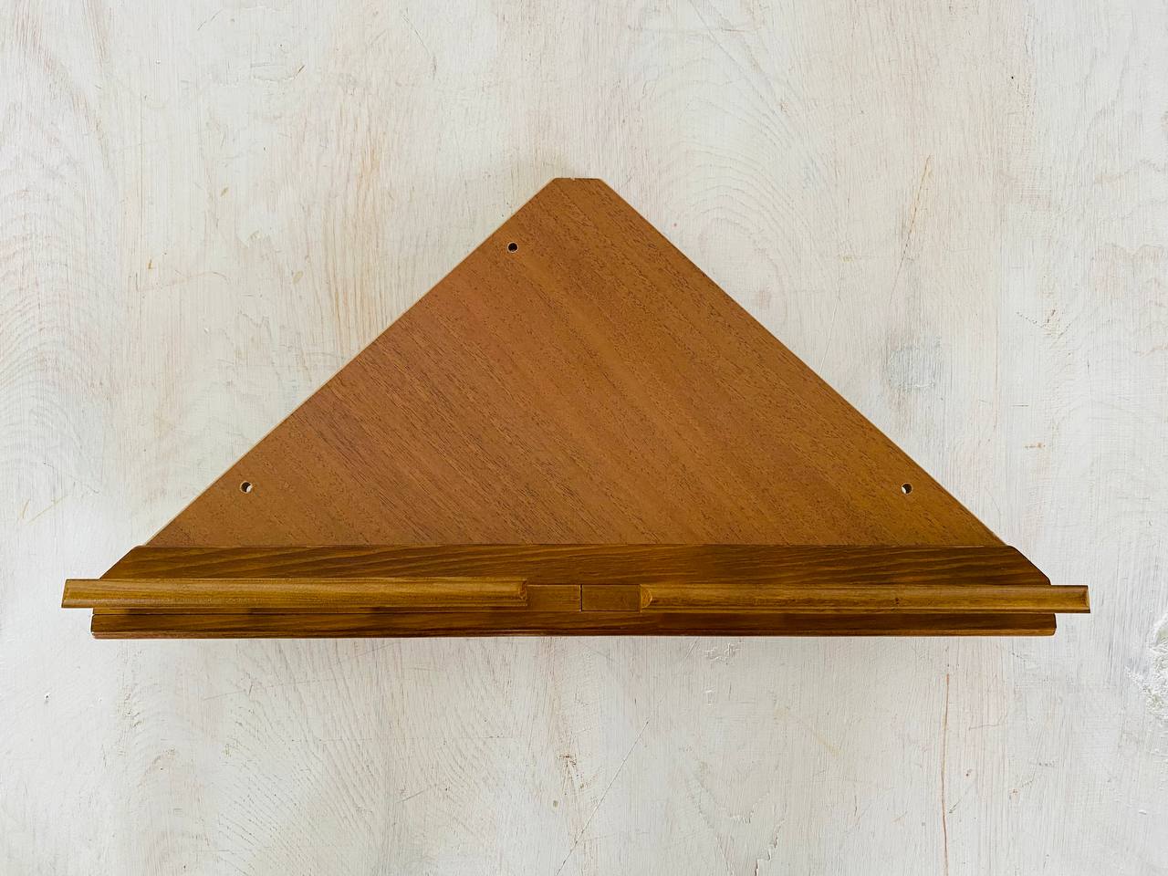 Полка угловая малая с резьбой (цвет - дуб)