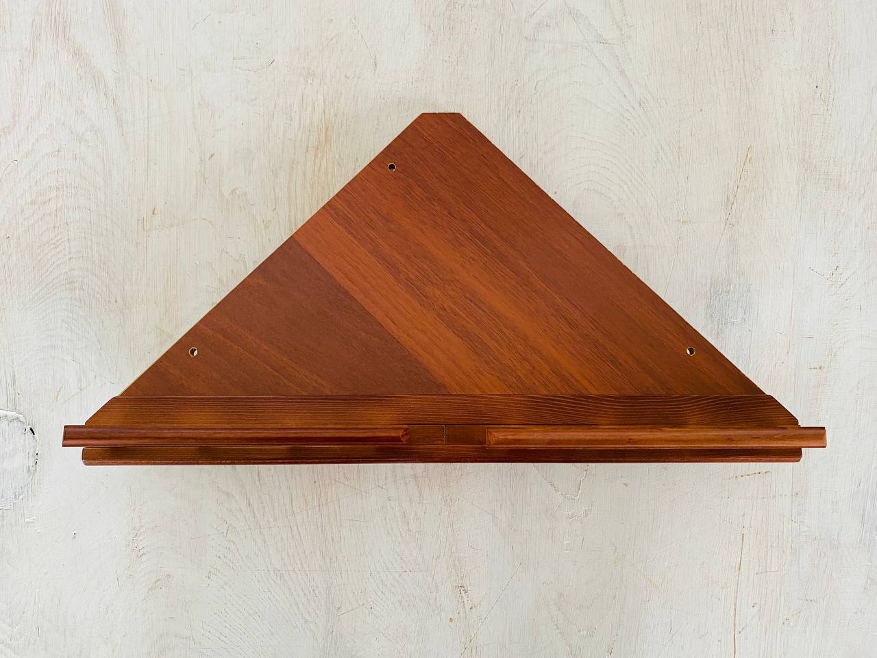 Полка угловая малая с резьбой (цвет - красное дерево)