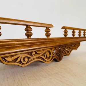 Полка угловая малая с резьбой (цвет - дуб)